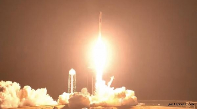 SpaceX 4 astronotu uzay istasyonuna gönderdi!