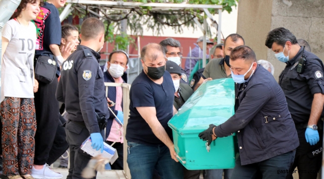 Baba evinde fenalaşan 2 çocuk annesi kadın öldü!