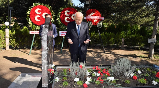 Bahçeli, Türkeş'in mezarını ziyaret etti!