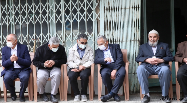 Başkan Büyükkılıç'tan, Öğretmen Kızları Öldürülen Acılı Aileye Taziye Ziyareti!