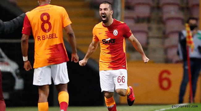 Galatasaray, Beşiktaş'ı yendi zirve karıştı!