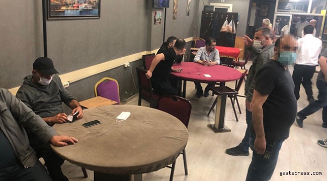 İzmir'de dernekte kumar oynayan 12 kişiye 37 bin 800 lira ceza!