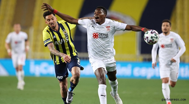 Kadıköy'de Fenerbahçe'ye Sivasspor darbesi!