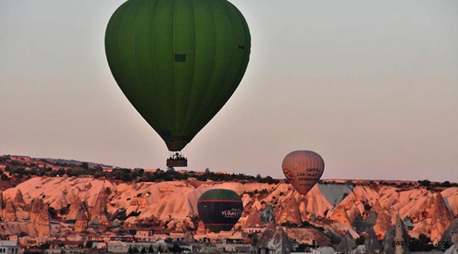 Kapadokya'da sıcak hava balonları yeniden havalandı!