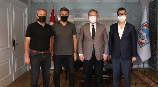 Kayseri'deki Amatör Spor Kulüp ve Futbol Antrenörleri Dernek Yöneticileri; Melikgazi Belediyesi'nde!
