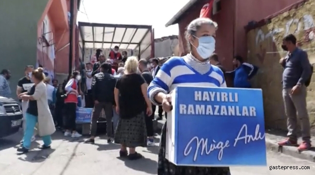 Müge Anlı, ihtiyaç sahibi 500 aileye Ramazan kolisi dağıttı!