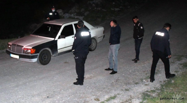 Polisin 'dur' ihtarına uymayan 3 kişi, kovalamacayla yakalandı!