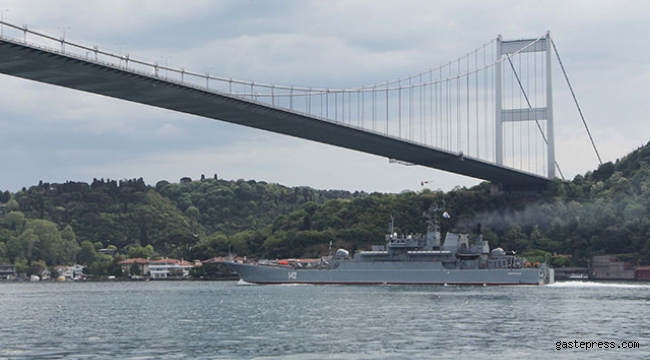 Rus ve İngi̇li̇z savaş gemi̇leri̇ 1 saat arayla Karadeni̇z'e açıldı!