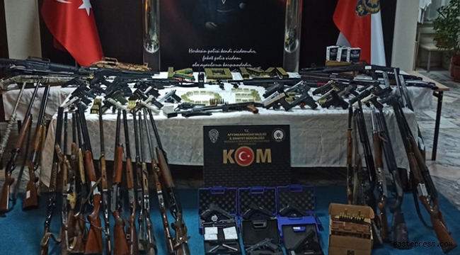 Silah ticareti yapan örgüte 8 ilde eş zamanlı operasyon: 49 gözaltı!