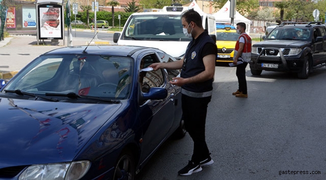 Tam kapanmada 2 milyon 52 bin kişiye çalışma izni!