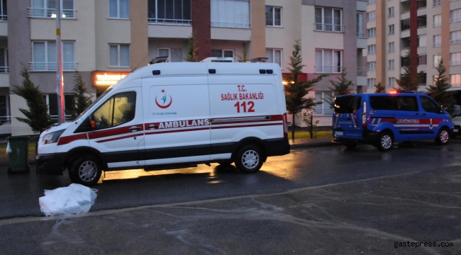 Tartıştığı babasını tabanca ve bıçakla öldürdü!