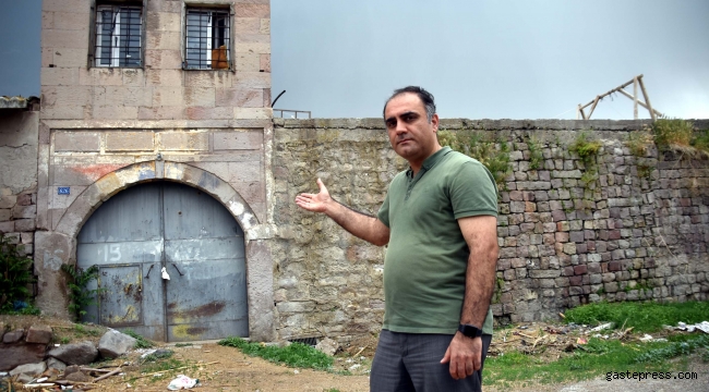 Atatürk'ün harf inkılabı için ziyaret ettiği tarihi han, ahır olarak kullanılıyor!