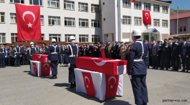 Bitlis'te şehitler için tören!