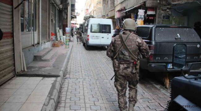 Diyarbakır'da Özel Harekat destekli terör operasyonu: 9 gözaltı!