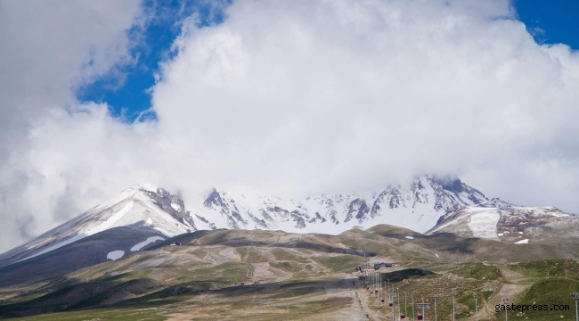 Erciyes'e haziran karı!