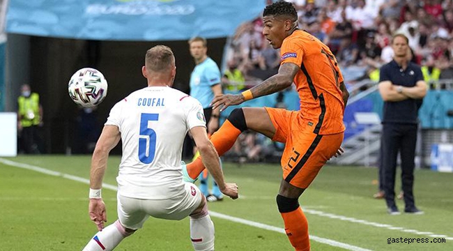 Euro 2020'de Hollanda'yı eleyen Çekya çeyrek finale yükseldi!