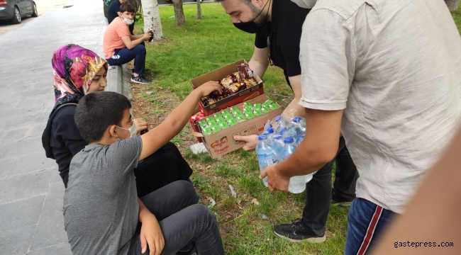 Gençlik Meclisi, öğrenci ve ailelerin sınav heyecanına ortak oldu!