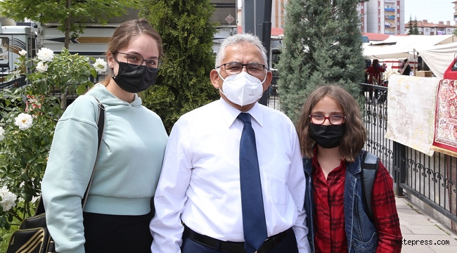 Kayseri'de Başkan Büyükkılıç, Sezai Karakoç Kütüphanesi'nde Gençlerle Buluştu!