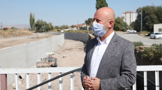 Kayseri Kocasinan  Belediyesi, Daha Sağlıklı Çevre İçin Kanalları Temizleyip İlaçlıyor!