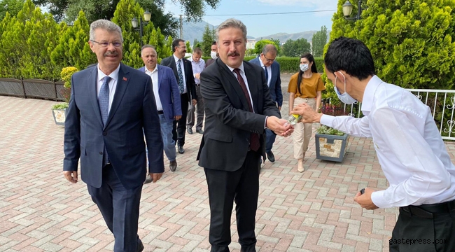 Kayseri Melikgazi Belediye Başkanı Palancıoğlu, "Başkan Akay'ı Yeniden Başkan Olarak Görmek İstiyoruz" dedi!