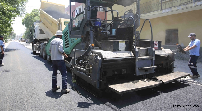 Adana Büyükşehir’in asfalt hamlesi hız kesmeden sürüyor!