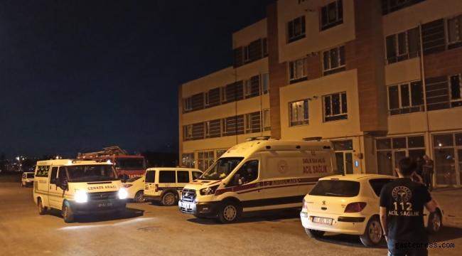 Arkadaşının evine havalandırma boşluğundan girmek istedi, sıkıştığı yerde öldü!