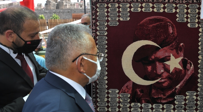 Başkan Memduh Büyükkılıç, KAYMEK ‘Türkiye Geçilmez’ Sanat Sergisini gezdi!