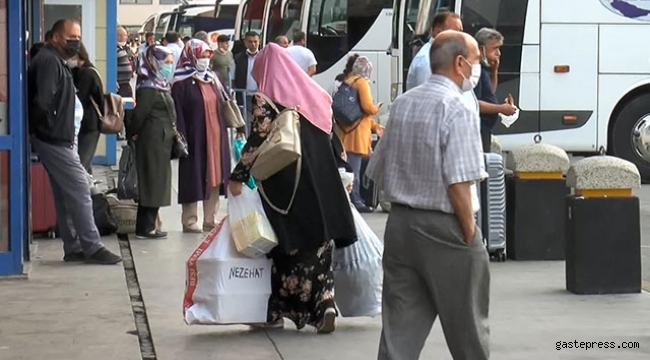 Bayram dönüşü otogarda yoğunluk!