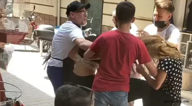 Bursa'da kavga eden genç kızları 4 esnaf zor ayırdı!