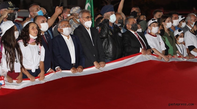 Dünyanın en büyük Türk bayrağı Kayseri’de açıldı!