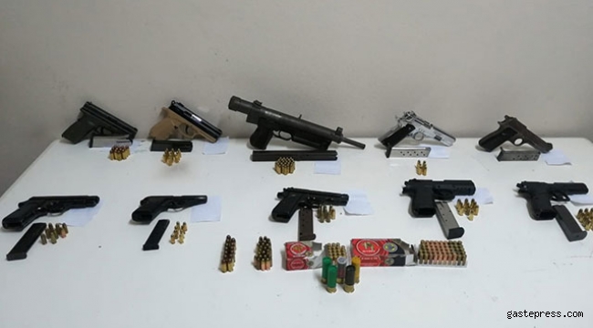 Edirne’de 1 otomatik silah, 9 tabanca ve uyuşturucu ele geçirildi!