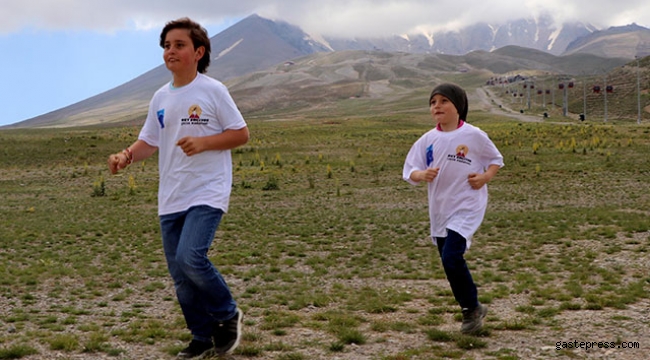Erciyes'te maratonu karıştıran 2 kardeş, 800 metre yerine 12 kilometre koştu!