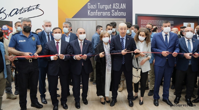ERÜ’de Konferans Salonu’na 15 Temmuz Gazisi  Cumhurbaşkanı Başdanışmanı Turgut Aslan’ın Adı Verildi!