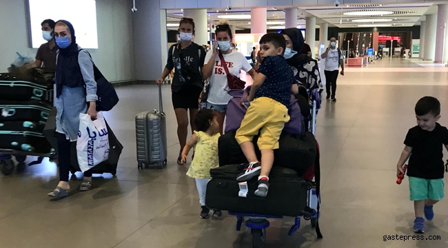 İstanbul Havalimanı'nda bayram tatili dönüşü yoğunluk başladı!