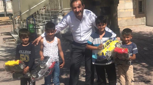 İYİ Partili Osman Türk bayram öncesi çocukları sevindirdi!