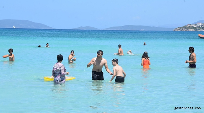 İzmir'de Çeşme plajlarında bayram yoğunluğu!