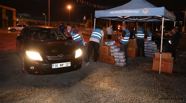 Kayseri Melikgazi Belediyesi'nin Arabalı Sinema Etkinliğine Büyük İlgi Vardı!
