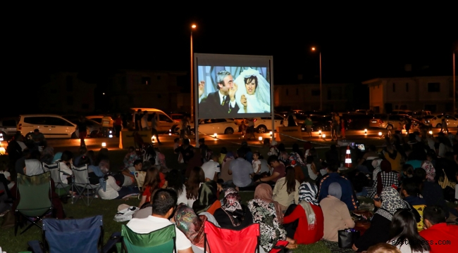 Kayseri Talas'ta açık hava sinema keyfi kaldığı yerden devam ediyor!