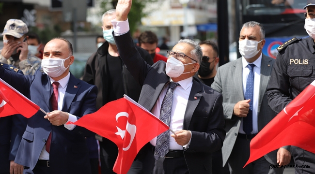 Memduh Büyükkılıç: "Kayseri Demokrasi için O Gece Ayaktaydı ve Halen Ayakta" dedi!