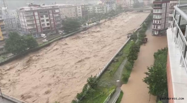 Rize yine sele teslim; dereler taştı, yollar kapandı!
