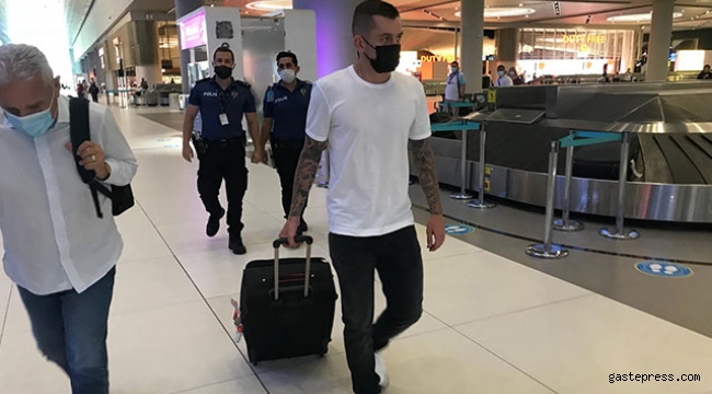 Rumen futbolcu Cicaldau, Galatasaray için İstanbul'da!