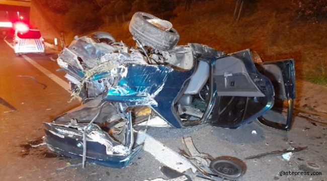 TEM Otoyolu'nda takla atıp hurdaya dönen otomobilde bir kişi yaralandı!