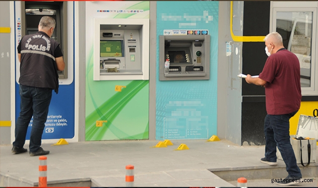 ATM'den para çekmeye çalışırken sırtından vuruldu!