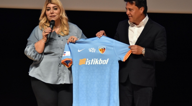 Berna Gözbaşı: Alacağımız ve satacağımız oyuncularla bu günlerde gündemi sarsacağız!
