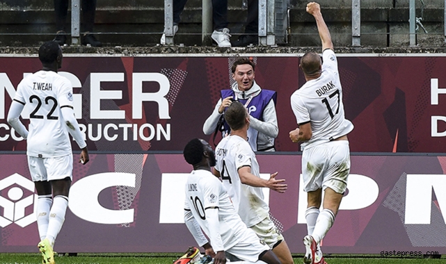 Burak Yılmaz, son dakikada 1 puanı getirdi!