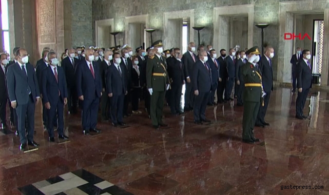 Cumhurbaşkanı Erdoğan ve devlet erkanı Anıtkabir'de!