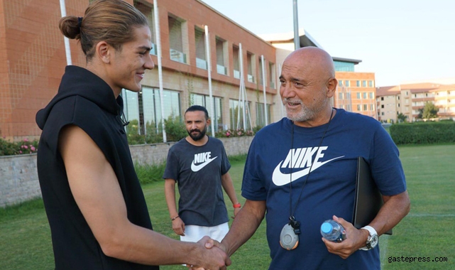 Fransa'nın Rennes takımına transfer olan Doğan Alemdar, takım arkadaşlarıyla vedalaştı!