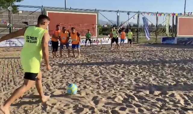 Kayseri Büyükşehir'den Bir İlk: Denizi Olmayan Kayseri'de Plaj Futbolu!