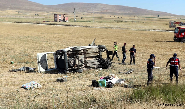 Kayseri'de hafif ticari araç, şarampole devrildi: 3 ölü, 11 yaralı!