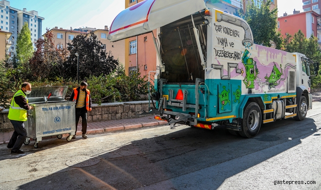 Kayseri Talas'ta Çöp Konteynerleri Hem Yıkanıyor Hem Parfümleniyor!